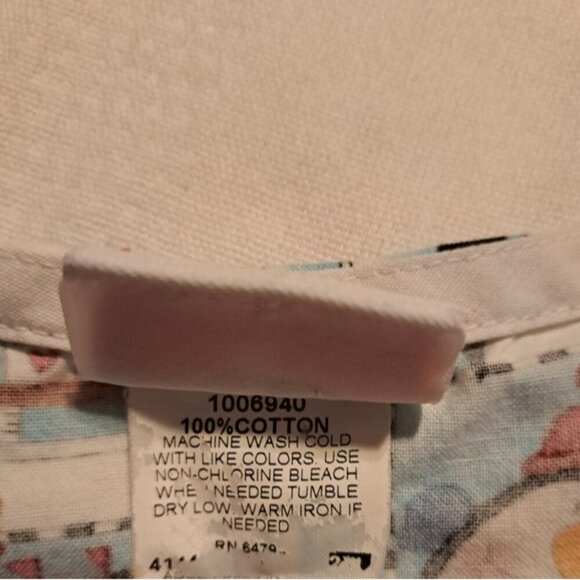 Peaches Penguin Winter wishes size 2X scrub top no fade VGUC - Picture 3 of 4